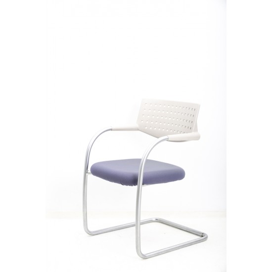 tweedehands gebruikt refurbished Vergaderstoelen Vitra VisaVis Sledestoel aluminium frame tweedehands - gebruikt - refurbished Vitra VisaVis Sledestoel aluminium frame Vergaderstoelen