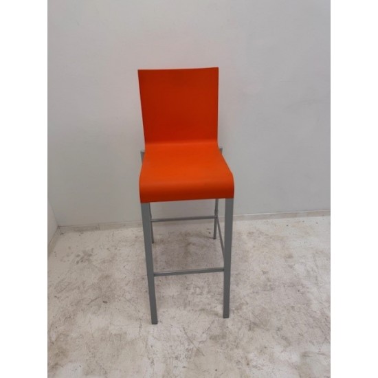 tweedehands gebruikt refurbished Krukken Vitra 03 High stool kruk zwart en oranje tweedehands - gebruikt - refurbished Vitra 03 High stool kruk zwart en oranje Krukken