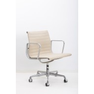 Herman Miller Eames EA107 Vintage Vergaderstoel Creme