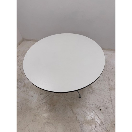 tweedehands gebruikt refurbished Eetkamertafel Vitra Eames Segmented Dining Table Rond 120/130 tweedehands - gebruikt - refurbished Vitra Eames Segmented Dining Table Rond 120/130 Eetkamertafel