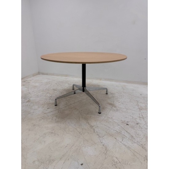 tweedehands gebruikt refurbished Eetkamertafel Vitra Eames Segmented Dining Table Rond 120/130 tweedehands - gebruikt - refurbished Vitra Eames Segmented Dining Table Rond 120/130 Eetkamertafel