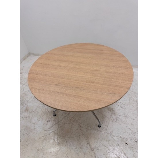 tweedehands gebruikt refurbished Eetkamertafel Vitra Eames Segmented Dining Table Rond 120/130 tweedehands - gebruikt - refurbished Vitra Eames Segmented Dining Table Rond 120/130 Eetkamertafel
