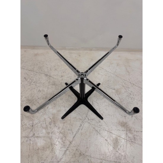 tweedehands gebruikt refurbished Eetkamertafel Vitra Eames Segmented Dining Table Rond 120/130 tweedehands - gebruikt - refurbished Vitra Eames Segmented Dining Table Rond 120/130 Eetkamertafel