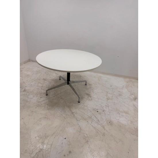 tweedehands gebruikt refurbished Eetkamertafel Vitra Eames Segmented Dining Table Rond 120/130 tweedehands - gebruikt - refurbished Vitra Eames Segmented Dining Table Rond 120/130 Eetkamertafel
