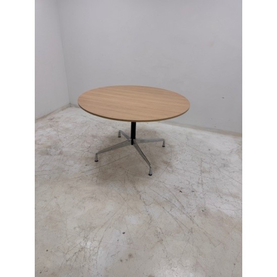tweedehands gebruikt refurbished Eetkamertafel Vitra Eames Segmented Dining Table Rond 120/130 tweedehands - gebruikt - refurbished Vitra Eames Segmented Dining Table Rond 120/130 Eetkamertafel