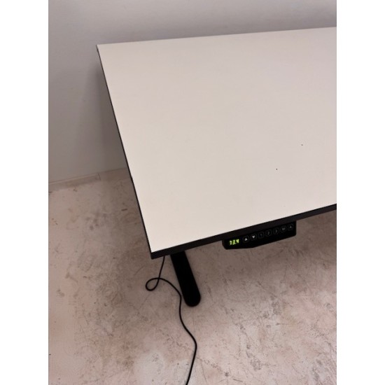 tweedehands gebruikt refurbished Electrically adjustable desks Wize Motion electric sit-stand desk tweedehands - gebruikt - refurbished Wize Motion electric sit-stand desk Electrically adjustable desks