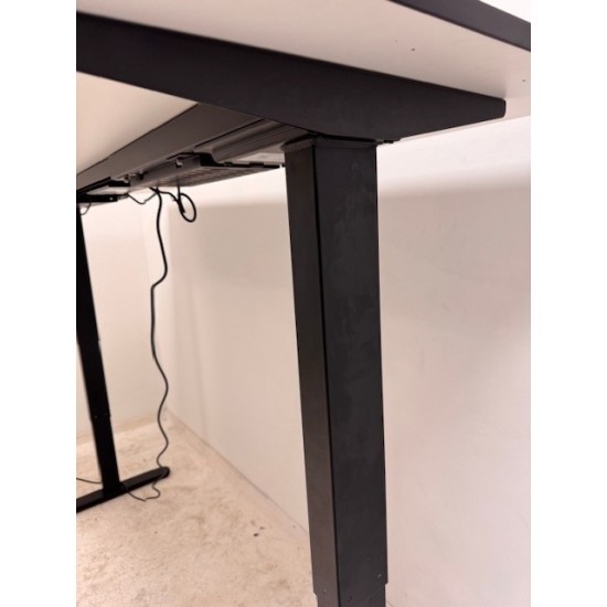 tweedehands gebruikt refurbished Electrically adjustable desks Wize Motion electric sit-stand desk tweedehands - gebruikt - refurbished Wize Motion electric sit-stand desk Electrically adjustable desks