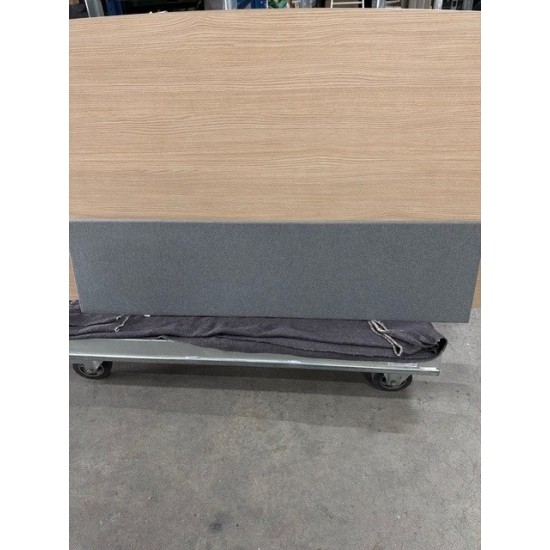 tweedehands - gebruikt - refurbished Zilenzio Dezibel Table acoustic desk screen table screen red showroom model Floor screen