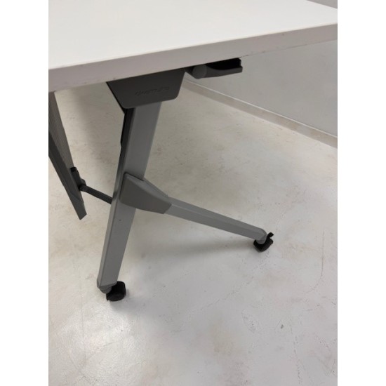 gebruikte Okamura Flaptor design folding table white tweedehands Folding table