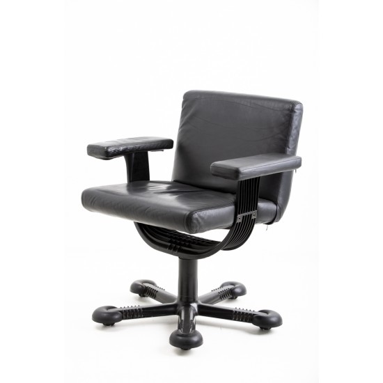 tweedehands gebruikt refurbished Bureaustoelen Molteni Bureaustoel zwart leer tweedehands - gebruikt - refurbished Molteni Bureaustoel zwart leer Bureaustoelen